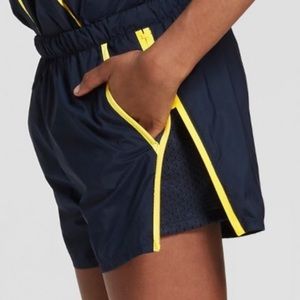 Hunter Target Navy Yellow Shorts in Spring Rain